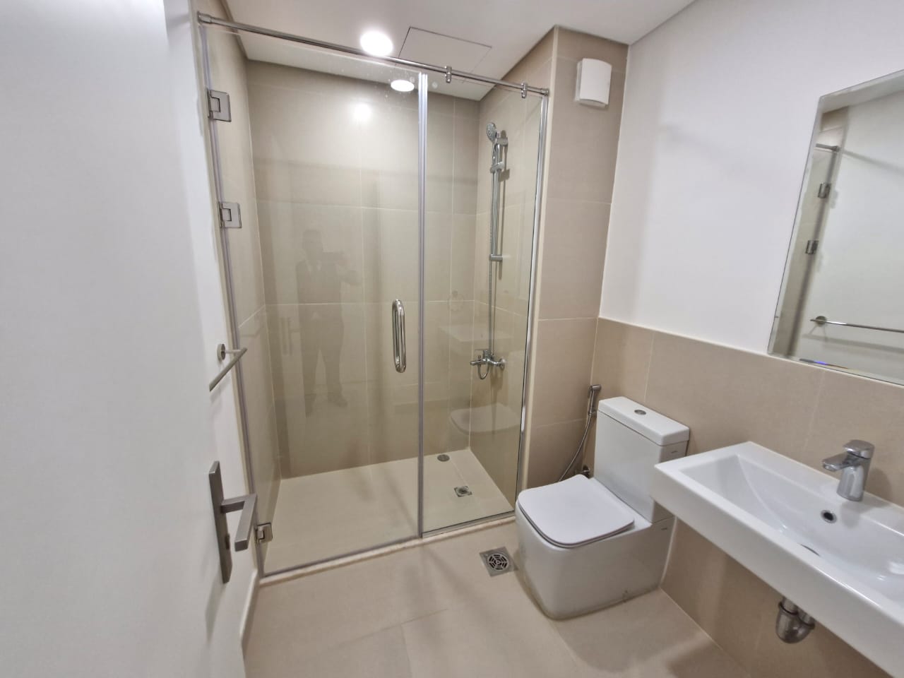 🏡 *Luxury Villa in Sedra – Roshn* ✨ 300 m² Modern Villa | Elegance Meets Functionality